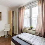 Zweibettzimmer In Bitterfeld-wolfen, Haus Mit Gemeinschaftskueche Und -bad Fuer Monteure 비터펠드 울펜