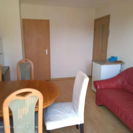 Zweibettzimmer In Bitterfeld-wolfen, Haus Mit Gemeinschaftskueche Und -bad Fuer Monteure Quarto em Acomodações Particulares