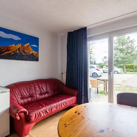 Zweibettzimmer In Bitterfeld-wolfen, Haus Mit Gemeinschaftskueche Und -bad Fuer Monteure