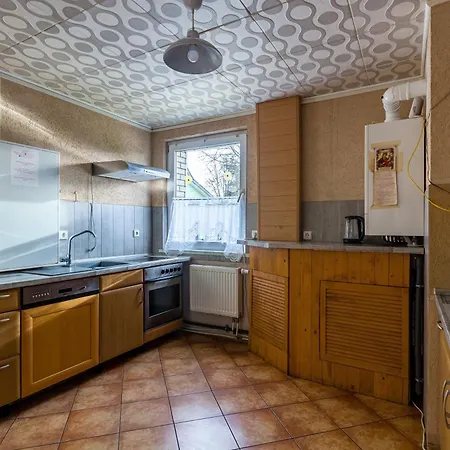 Zweibettzimmer In Bitterfeld-wolfen, Haus Mit Gemeinschaftskueche Und -bad Fuer Monteure * Bitterfeld-Wolfen