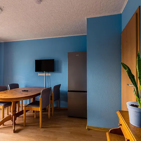 Zweibettzimmer In Bitterfeld-wolfen, Haus Mit Gemeinschaftskueche Und -bad Fuer Monteure