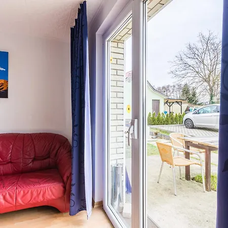 Zweibettzimmer In Bitterfeld-wolfen, Haus Mit Gemeinschaftskueche Und -bad Fuer Monteure Bitterfeld-Wolfen