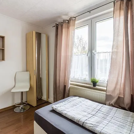 Zweibettzimmer In Bitterfeld-wolfen, Haus Mit Gemeinschaftskueche Und -bad Fuer Monteure Bitterfeld-Wolfen