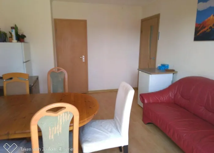 Zweibettzimmer In Bitterfeld-wolfen, Haus Mit Gemeinschaftskueche Und -bad Fuer Monteure 民宿