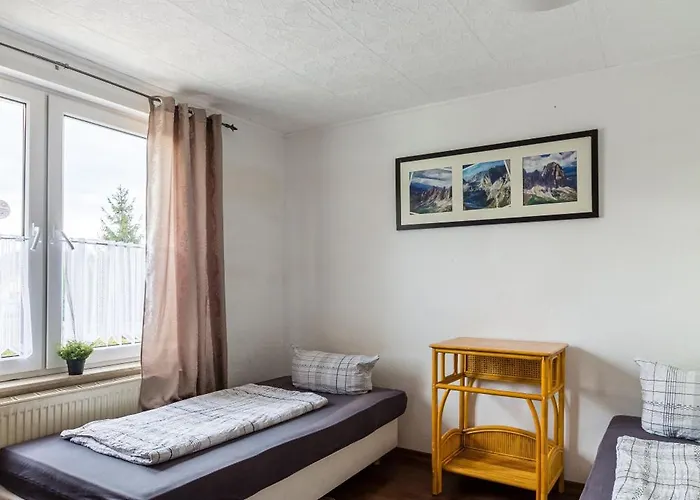 Zweibettzimmer In Bitterfeld-wolfen, Haus Mit Gemeinschaftskueche Und -bad Fuer Monteure *
