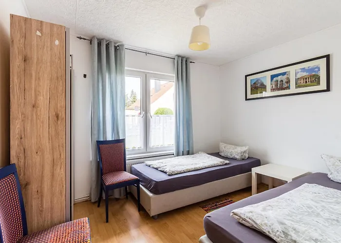Zweibettzimmer In Bitterfeld-wolfen, Haus Mit Gemeinschaftskueche Und -bad Fuer Monteure