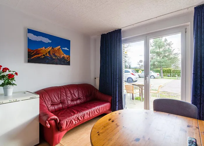 Zweibettzimmer In Bitterfeld-wolfen, Haus Mit Gemeinschaftskueche Und -bad Fuer Monteure