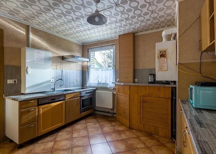 Zweibettzimmer In Bitterfeld-wolfen, Haus Mit Gemeinschaftskueche Und -bad Fuer Monteure * Bitterfeld-Wolfen