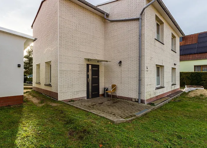 Zweibettzimmer In Bitterfeld-wolfen, Haus Mit Gemeinschaftskueche Und -bad Fuer Monteure Bitterfeld-Wolfen