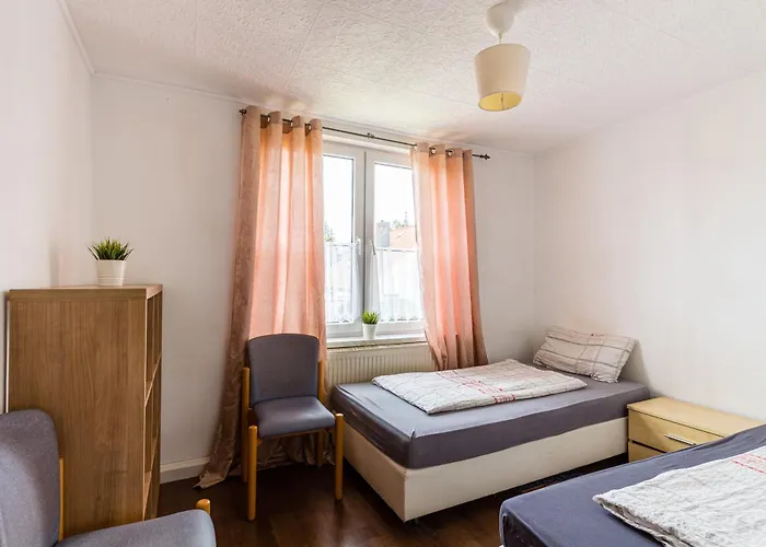 Zweibettzimmer In Bitterfeld-wolfen, Haus Mit Gemeinschaftskueche Und -bad Fuer Monteure * Bitterfeld-Wolfen