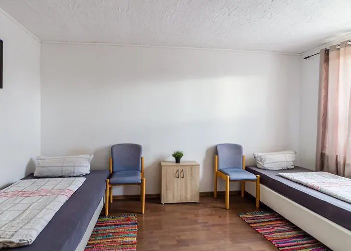 Zweibettzimmer In Bitterfeld-wolfen, Haus Mit Gemeinschaftskueche Und -bad Fuer Monteure Pansiyon *