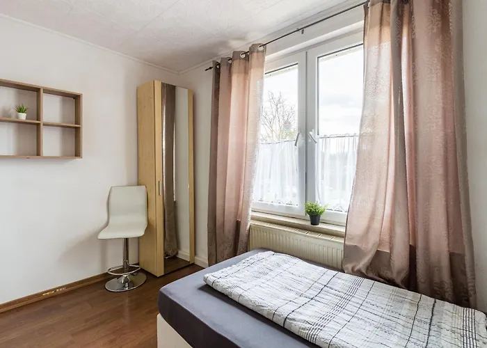 Zweibettzimmer In Bitterfeld-wolfen, Haus Mit Gemeinschaftskueche Und -bad Fuer Monteure Bitterfeld-Wolfen