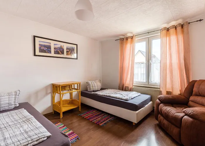 Pansiyon Zweibettzimmer In Bitterfeld-wolfen, Haus Mit Gemeinschaftskueche Und -bad Fuer Monteure *